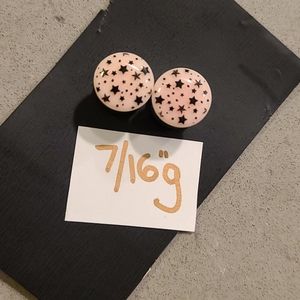 Glow in the dark plugs